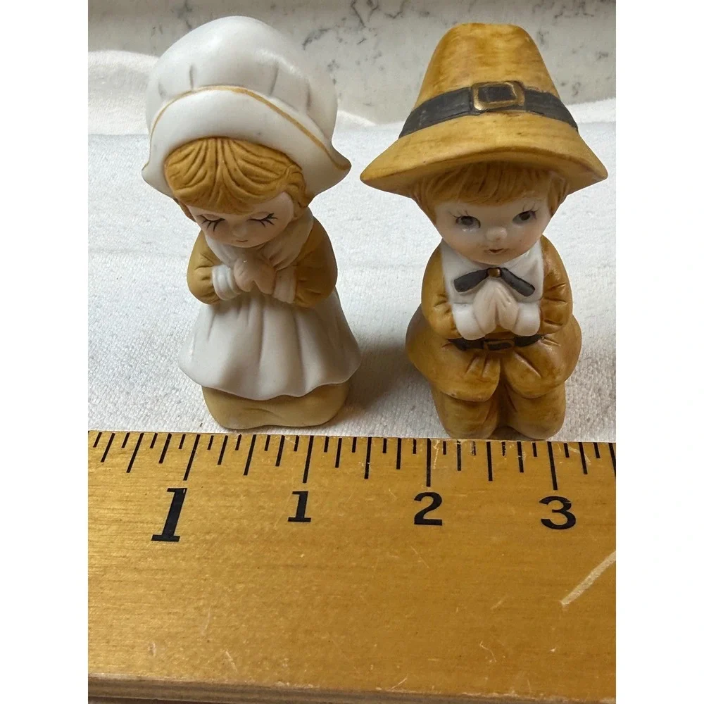 Vintage Ceramic Pilgrim Boy and Girl Figurines Thanksgiving Decor‎ Set of 2
